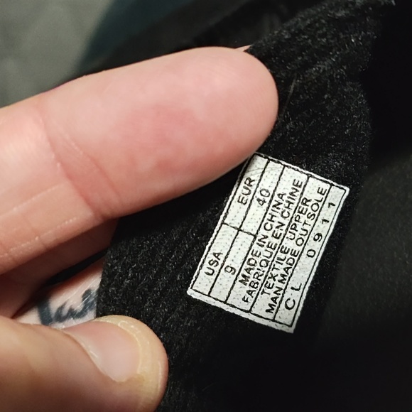 Sanuk shoes - Picture 3 of 3